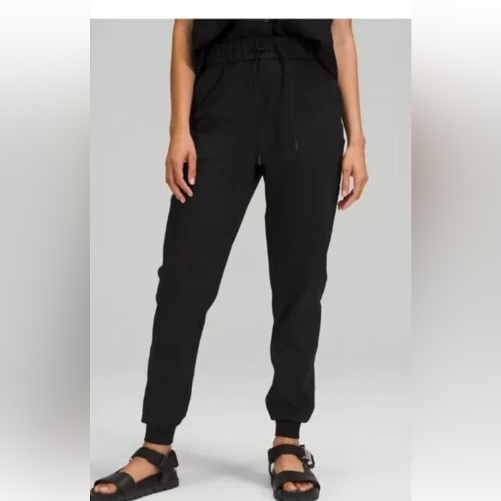 Lululemon Stretch High-Rise Jogger in Black Sz 0 Worn 1x!